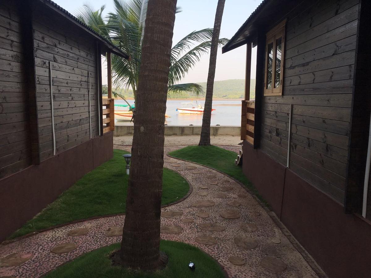 Breezywood Resort Mālvan Екстериор снимка